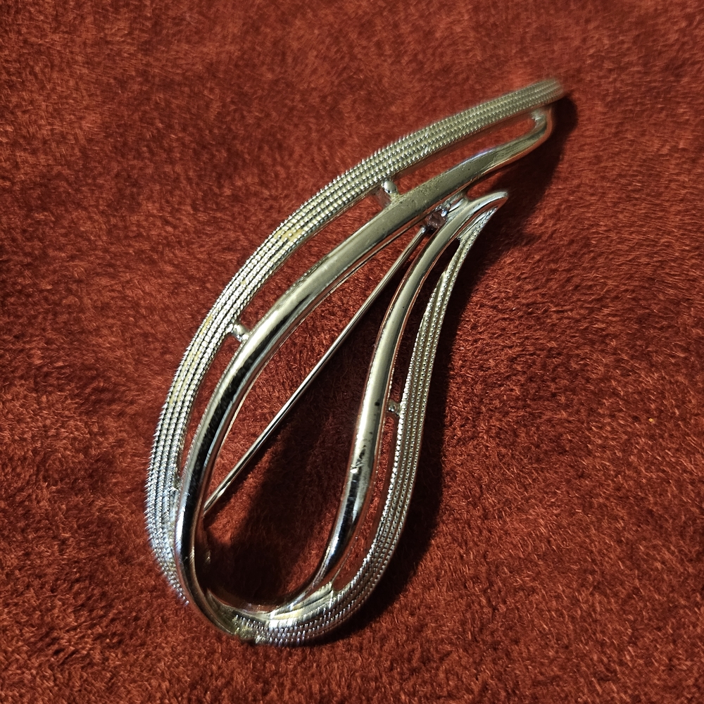 Vintage 1960's Sarah Coventry "Stunning" Silvertone Pin Brooch 2.75”